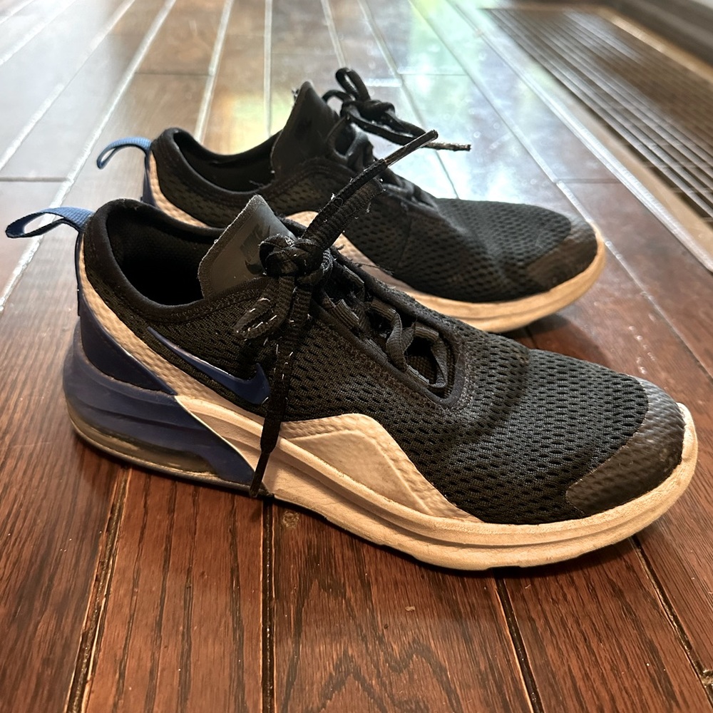 Nike Air Max Motion Youth size 5
